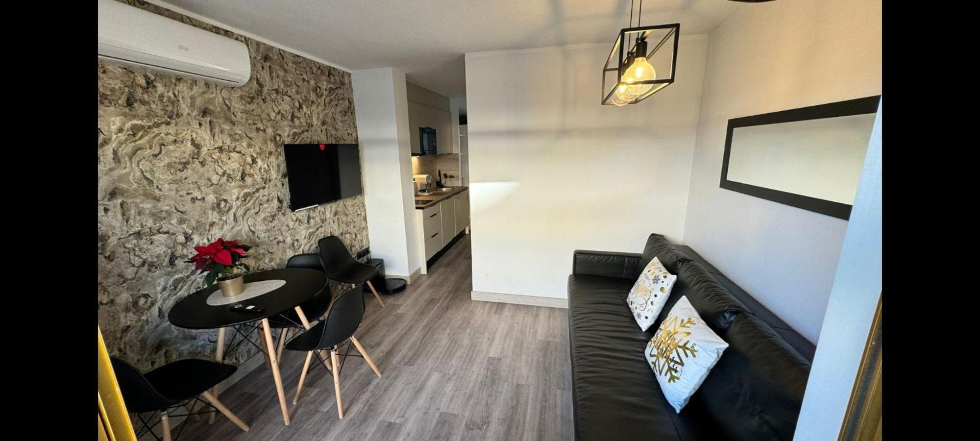 Aparthotel Inter2: New Self-Check-In Apartments with Garage Salou Exterior photo