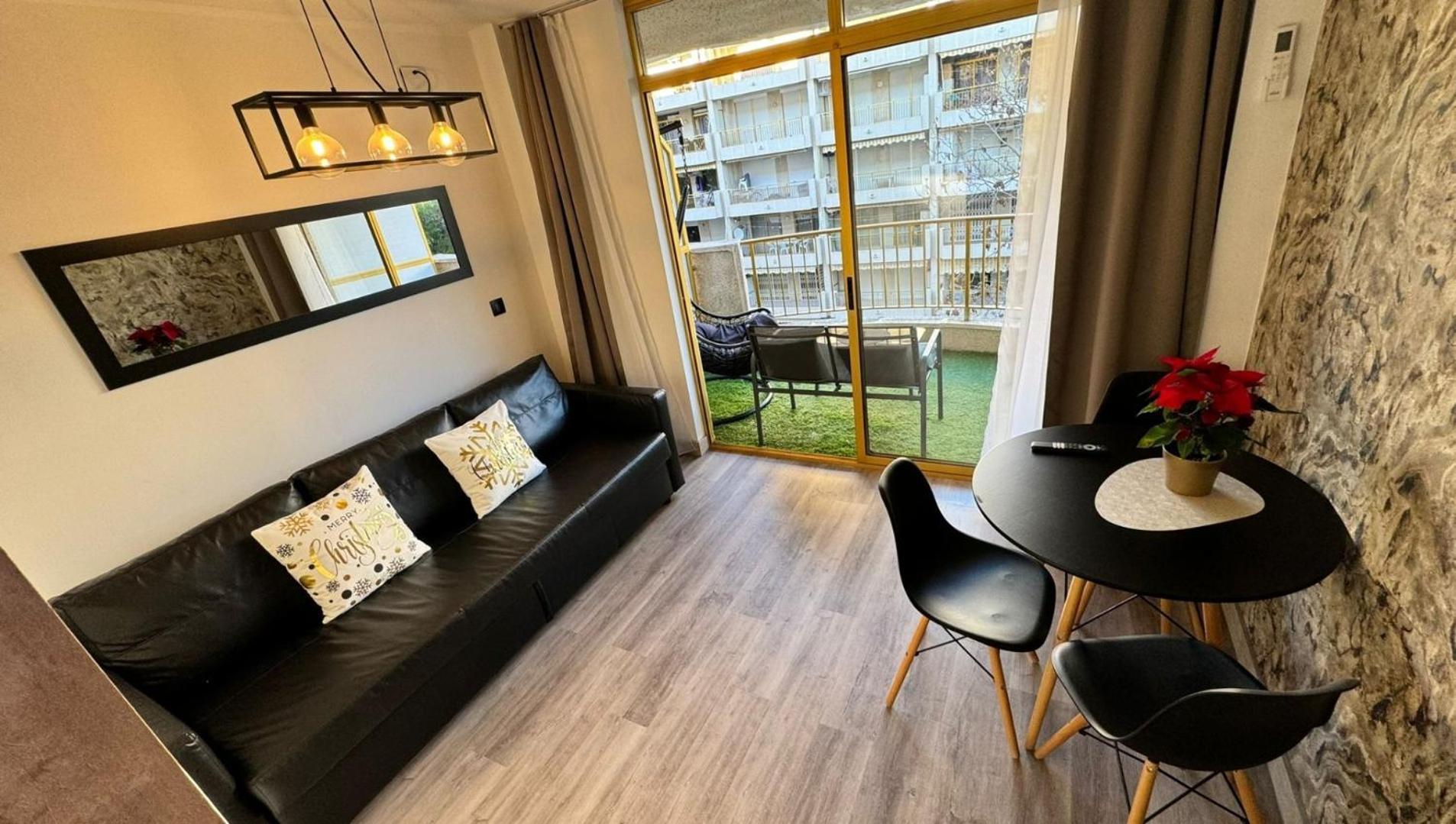 Aparthotel Inter2: New Self-Check-In Apartments with Garage Salou Exterior photo